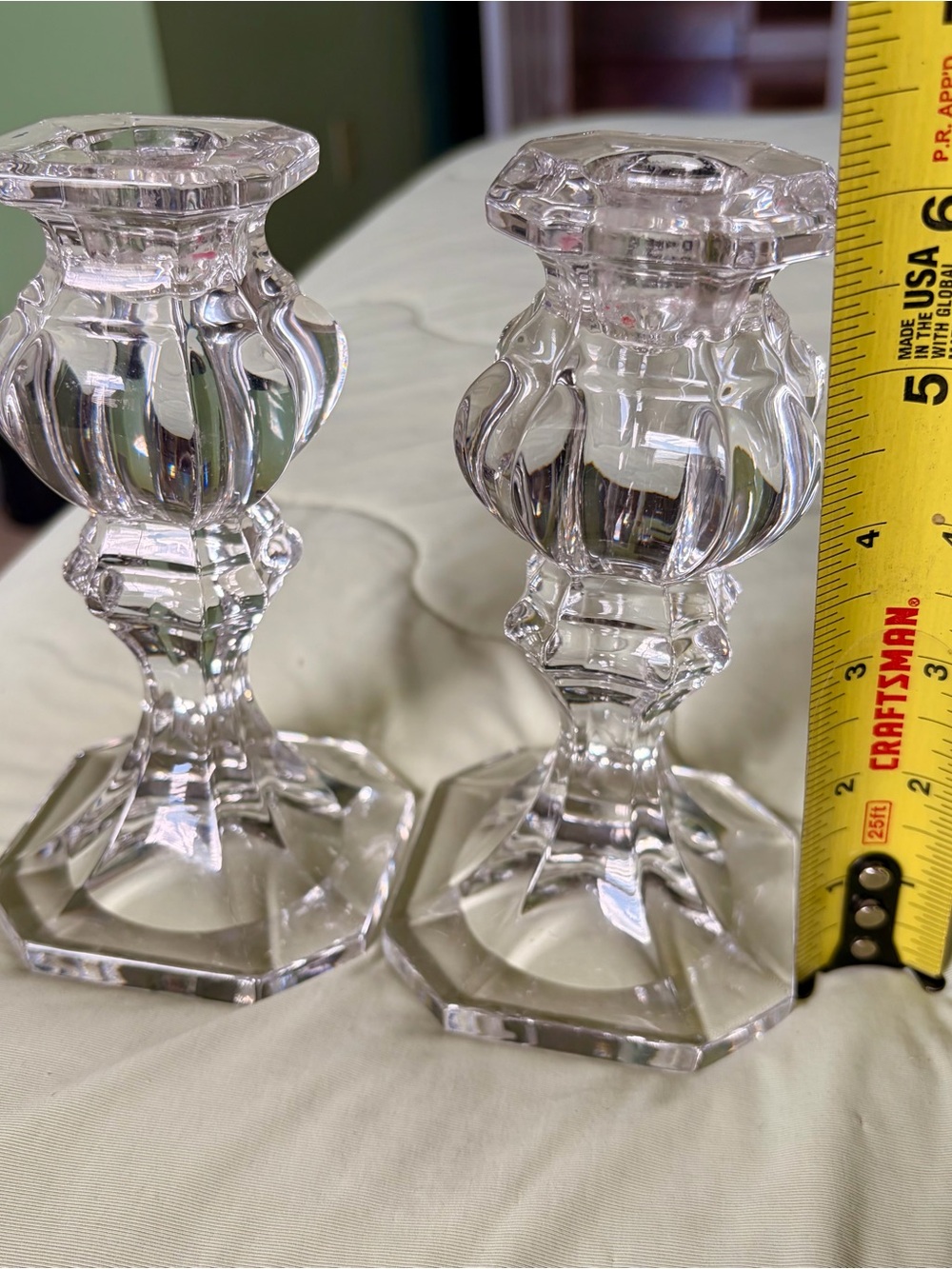 Vintage Charming Clear Glass Candlestick Holders – Elegant Pair Shiny & Bright - Picture 6 of 9